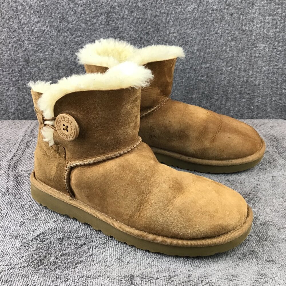 UGG Bailey Button Closure Women's Sz 8 Chestnut‎
